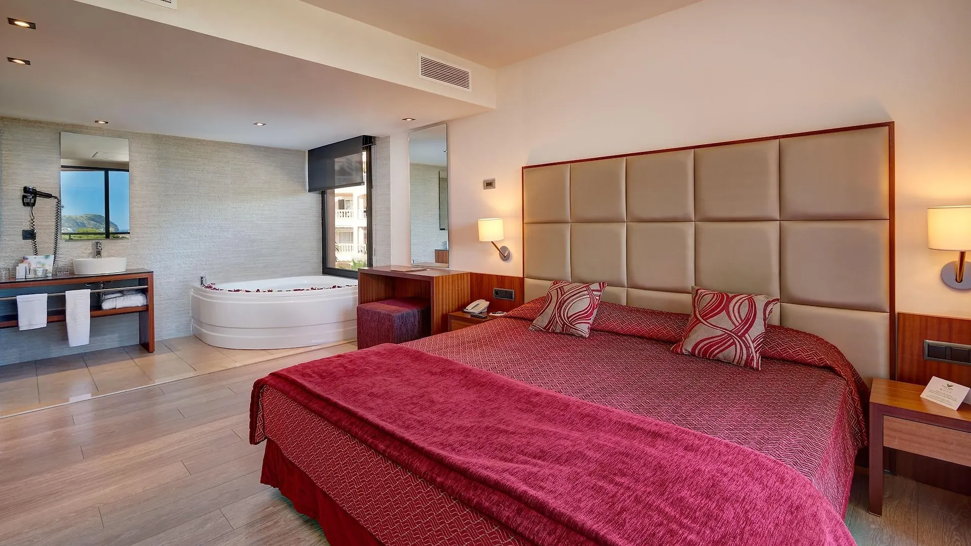 Protur Turo Pins 4* Sup Hotel Cala Ratjada